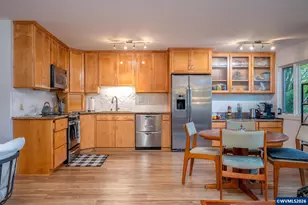 2021 SW Main St, Portland, OR 97205 - Photo 8