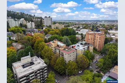 2021 SW Main #32 St, Portland, OR 97205 - Photo 44