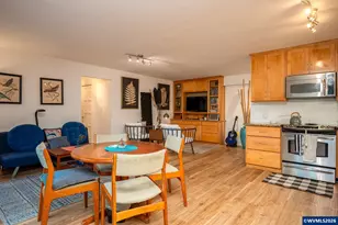 2021 SW Main St, Portland, OR 97205 - Photo 12