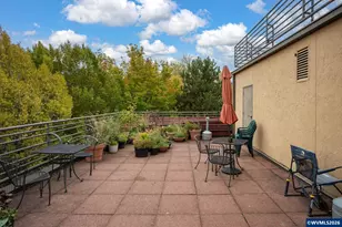 2021 SW Main St, Portland, OR 97205 - Photo 42