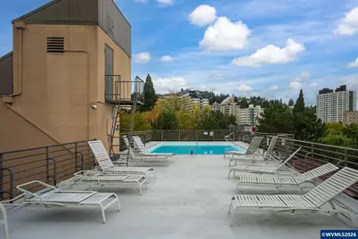 2021 SW Main #32 St, Portland, OR 97205 - Photo 38