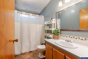 2151 Three Lakes Rd SE, Albany, OR 97322 - Photo 16