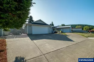 1049 29th Ave, Sweet Home, OR 97386 - Photo 2