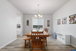 329 S 7th St, Carlton, OR 97111 - Photo 6