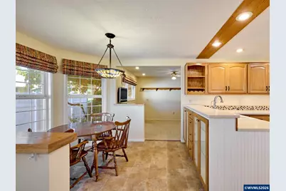 2015 Camellia Wy, Woodburn, OR 97071 - Photo 14