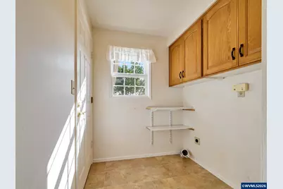 2015 Camellia Wy, Woodburn, OR 97071 - Photo 24