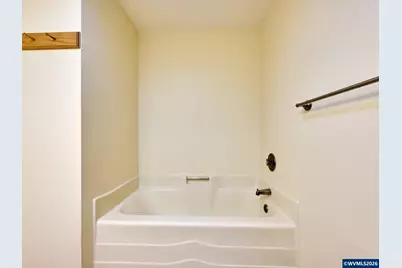 2015 Camellia Wy, Woodburn, OR 97071 - Photo 22