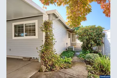 2015 Camellia Wy, Woodburn, OR 97071 - Photo 38