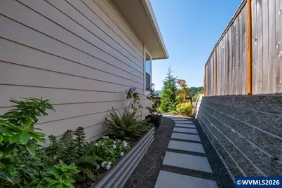 525 NW Crater Lake Dr, Dallas, OR 97338 - Photo 46