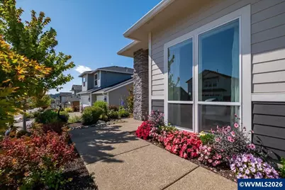 525 NW Crater Lake Dr, Dallas, OR 97338 - Photo 4