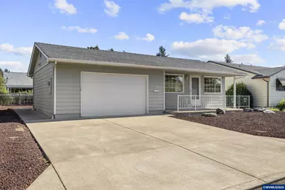 540 W Clackamas Cir, Woodburn, OR 97071 - Photo 2