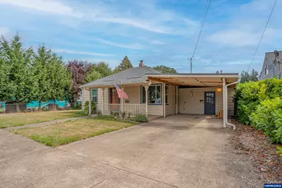 835 7th Av, Sweet Home, OR 97361 - Photo 2