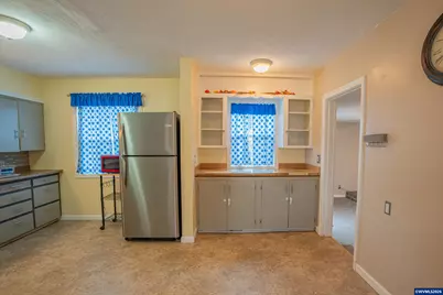 835 7th Av, Sweet Home, OR 97361 - Photo 8