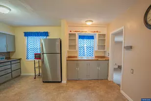 835 7th Ave, Sweet Home, OR 97361 - Photo 8