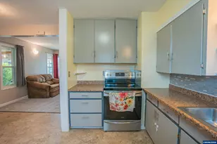 835 7th Ave, Sweet Home, OR 97361 - Photo 6