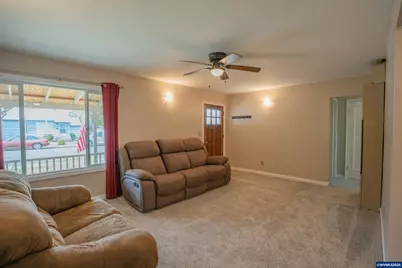 835 7th Av, Sweet Home, OR 97361 - Photo 4