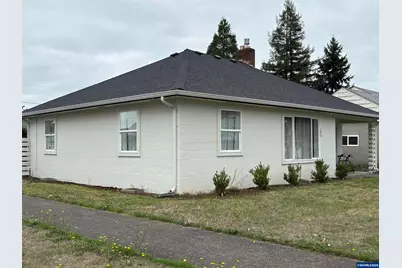 390 S 7th St, Lebanon, OR 97355 - Photo 2