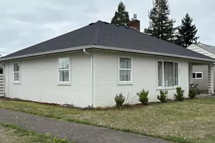 390 S 7th St, Lebanon, OR 97355 - Photo 2
