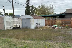390 S 7th St, Lebanon, OR 97355 - Photo 4