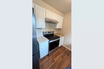 411 NE 3rd St, Willamina, OR 97396 - Photo 6