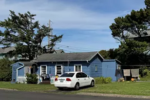 546 NW 10th St, Newport, OR 97365 - Photo 1