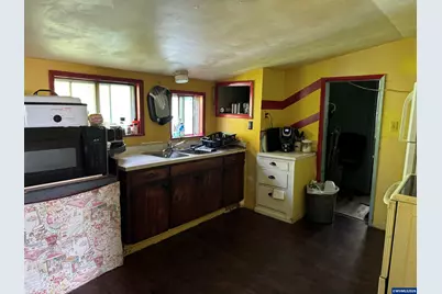 546 NW 10th St, Newport, OR 97365 - Photo 2