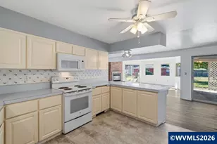 724 South Nebergall Lp NE, Albany, OR 97321 - Photo 10