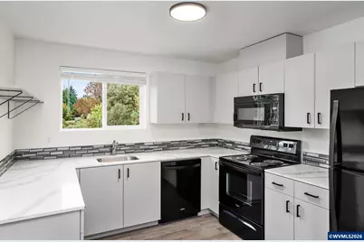 110 S 7th St, Carlton, OR 97111 - Photo 10