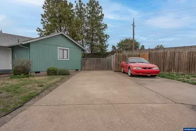 1285 Laurelhurst Dr, Eugene, OR 97402 - Photo 2