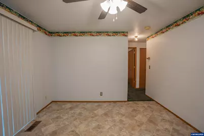 1285 Laurelhurst Dr, Eugene, OR 97402 - Photo 14