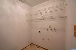 1285 Laurelhurst Dr, Eugene, OR 97402 - Photo 30