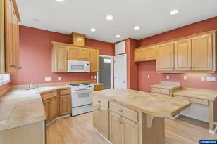 834 Van Buren Dr NW, Salem, OR 97304 - Photo 14