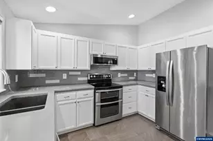 800 Riverbow Av NW, Albany, OR 97321 - Photo 10