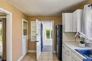 565 25th St SE, Salem, OR 97301 - Photo 16