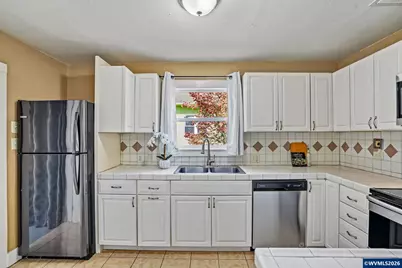 565 25th St SE, Salem, OR 97301 - Photo 12