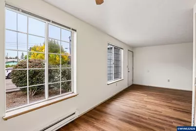 1149 D St, Independence, OR 97351 - Photo 10