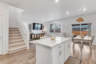 2766 V St, Springfield, OR 97477 - Photo 10