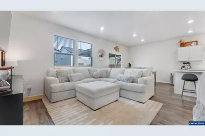 2766 V St, Springfield, OR 97477 - Photo 12