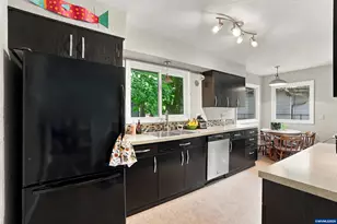730 20th St NE, Salem, OR 97301 - Photo 16