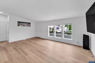 2000 Robins Lane SE, Salem, OR 97306 - Photo 8