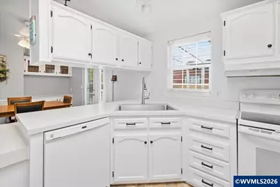 385 SE Anchor Av, Depoe Bay, OR 97341 - Photo 10