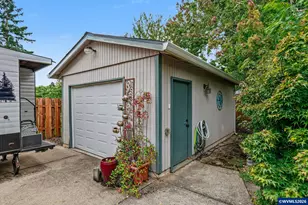735 20th St NE, Salem, OR 97301 - Photo 42