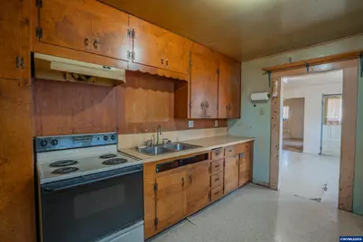42 E St, Lebanon, OR 97355 - Photo 6