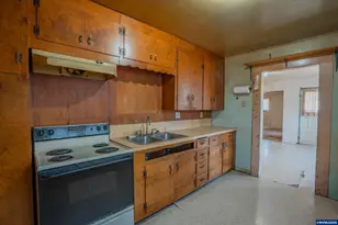 42 E St, Lebanon, OR 97355 - Photo 6