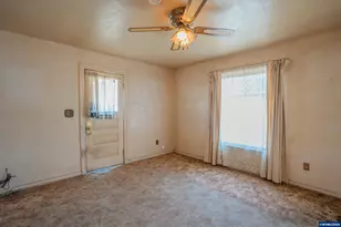 42 E St, Lebanon, OR 97355 - Photo 12