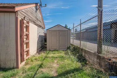 42 E St, Lebanon, OR 97355 - Photo 26