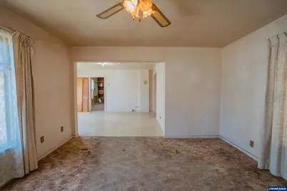 42 E St, Lebanon, OR 97355 - Photo 4