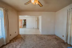 42 E St, Lebanon, OR 97355 - Photo 4