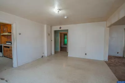 42 E St, Lebanon, OR 97355 - Photo 8