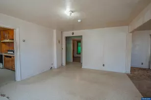 42 E St, Lebanon, OR 97355 - Photo 8